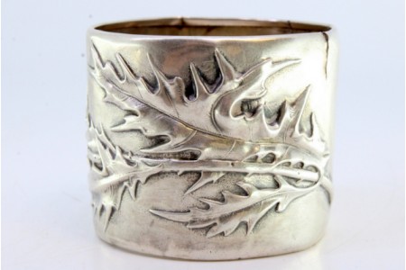 Argola de guardanapo em prata com relevos revelados